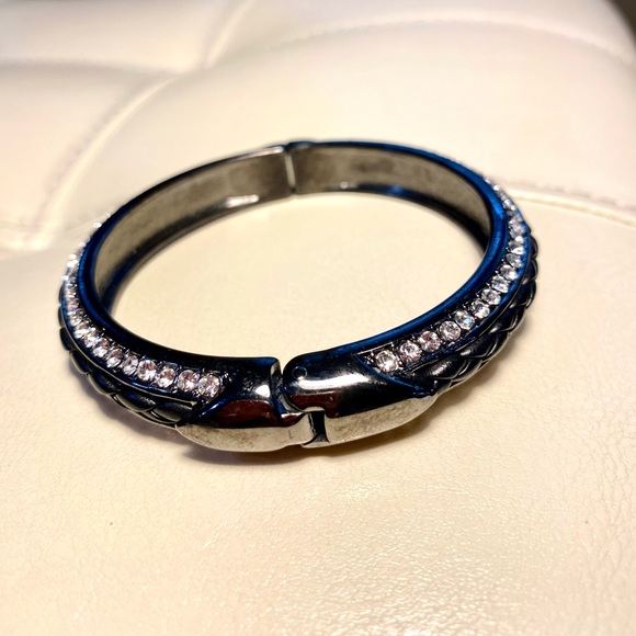 Metal base Bracelet In Black Embellished with "Crystal Stone Elements' magnetic - Picture 4 of 6